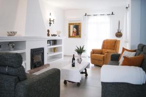 Los Crisantemos Family house with garden and pool