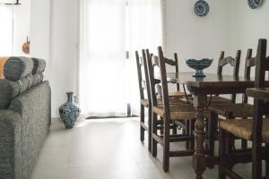 Los Crisantemos Family house with garden and pool