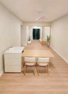 Home Cinema - BM City Centre - 4km to Icon City at The Metropol Muji Style Apartment