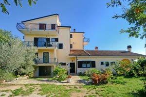 Family friendly apartments with a swimming pool Valica, Umag - 21926