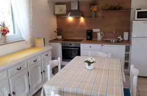 Apartments with parking space Barbat, Rab - 22087