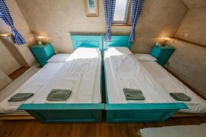 Apartments by the sea Kastel Novi, Kastela - 22051