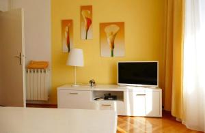 Seaside family friendly house with a swimming pool Barbat, Rab - 22081