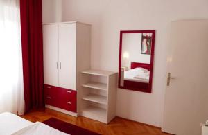 Seaside family friendly house with a swimming pool Barbat, Rab - 22081