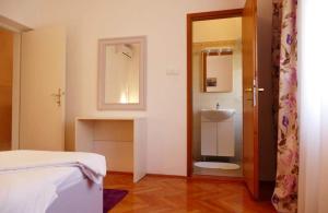 Seaside family friendly house with a swimming pool Barbat, Rab - 22081