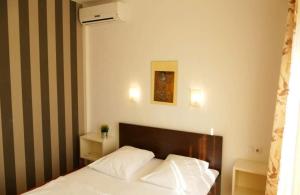 Seaside family friendly house with a swimming pool Barbat, Rab - 22081