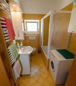 Apartments by the sea Barbat, Rab - 22093