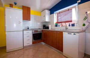 Apartments by the sea Barbat, Rab - 22093