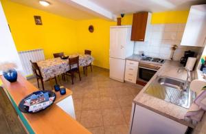 Apartments by the sea Barbat, Rab - 22093