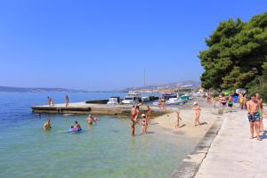 Apartments with a parking space Kastel Luksic, Kastela - 22071