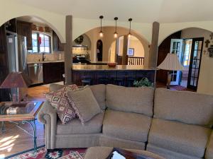 Brown Bear Lodge -