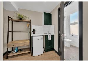 The Chill Spot: Peaceful Studio for Two