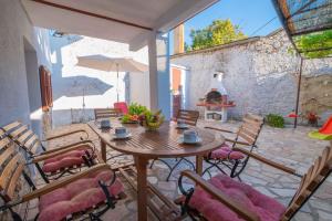 Holiday home in Tribalj 5643