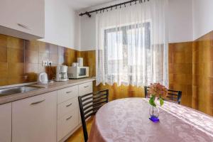 Apartments in Crikvenica 5165 