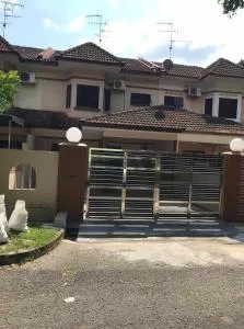 Double Storey Johor Bahru Stadium Homestay - Lima Kedai