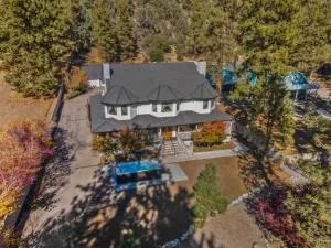 Mountain High Luxury Castle &Spa - Phelan