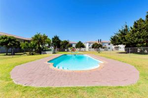 Retro Rest - walking distance to Beach, Langebaan