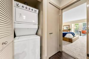 The Moonstone - Cozy Marina side Garden View Pool and Gym