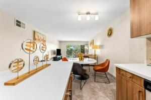 The Moonstone - Cozy Marina side Garden View Pool and Gym