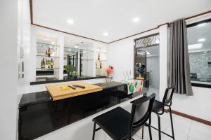 MIQ HK16, Huay Kwang MRT, 3BR, Pool Table