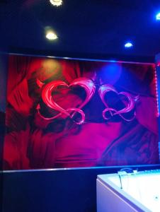 la lovecoquine, chez loveroomtoulon , parking et wifi gratuits