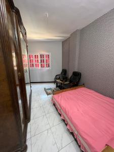 شقه حديثه في وسط المنصوره بالقرب من الجامعه ١٧٥ متر