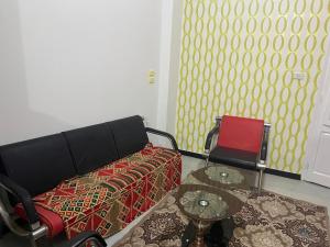 شقه حديثه في وسط المنصوره بالقرب من الجامعه ١٧٥ متر