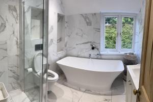 sandown cottage in esher