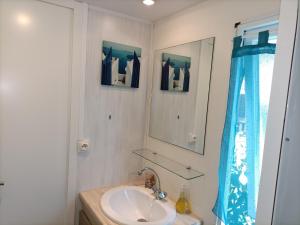 Campings Le TropeZen Confort Plus TV WIFI VOD Salle de Sport ! : photos des chambres