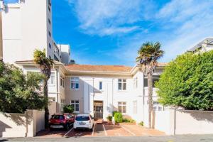 Luxurious Sea Point Apartment