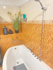 Cosy 2 room 55m2 Centric 10min to Old Town AC