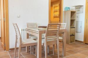 Holidays, Arttyfal, 2 Dormitorios para 4 personas, parking y wi-fi