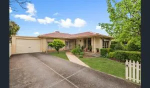 Spacious, Modern & Stylish Vacation Home - Findon