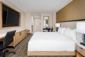 King Room room in Holiday Inn Charlotte Center City an IHG Hotel