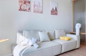 Home Cinema - BM City Centre - 4km to Icon City at The Metropol Muji Style Apartment