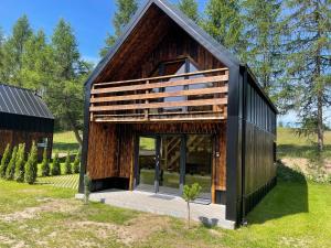 Przystanek Kistówko komfortowe domki z jacuzzi, staw wędkarski, kominek, las, przestrzeń