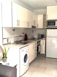 Los Gracioseros Apt 207