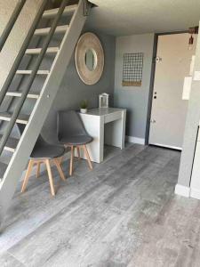 Charmant petit studio mezzanine avec climatisation