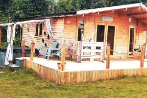 obrázek - Luxury log cabin with wood fired hot tub