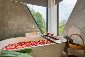 650m to Perenenan beach! Lux 4bd villa with rooftop