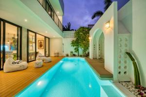 650m to Perenenan beach! Lux 4bd villa with rooftop