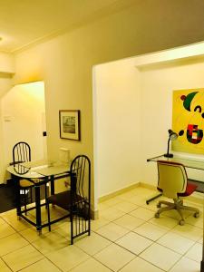 Stylish Montreal Apartment: Comfortable Stay in the Golden Square Mile
