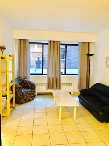 Stylish Montreal Apartment: Comfortable Stay in the Golden Square Mile