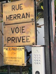 TROCADERO-TOUR EIFFEL-Champs Elysees