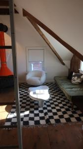 Creative Private Attic 1br Suite