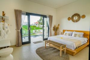 Santorini Sunset NEW 4 BR villa with beautiful rice paddy view and a large pool