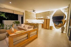 Santorini Sunset NEW 4 BR villa with beautiful rice paddy view and a large pool