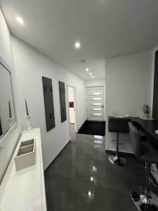 Schönes 2 Zimmer Apartment an der Stadt Grenze mit Klimaanlage