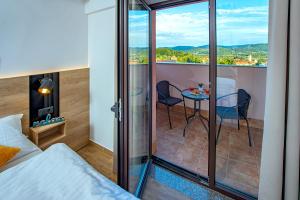 Apartment & rooms Vila Toplissa