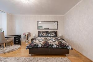 Beautiful three bedrooms apartment with free parking close to the Danube Coast